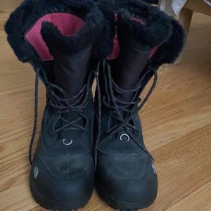 Girls size 6 (also woman’s size 6) North Face snow boots!